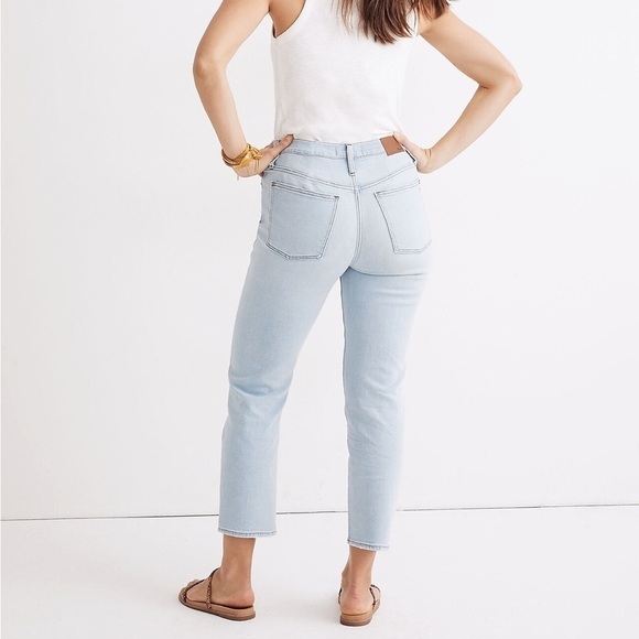 Madewell Mid-Rise Classic Straight Jeans in Wellingford Wash: Knee-Rip Edition - Picture 3 of 14
